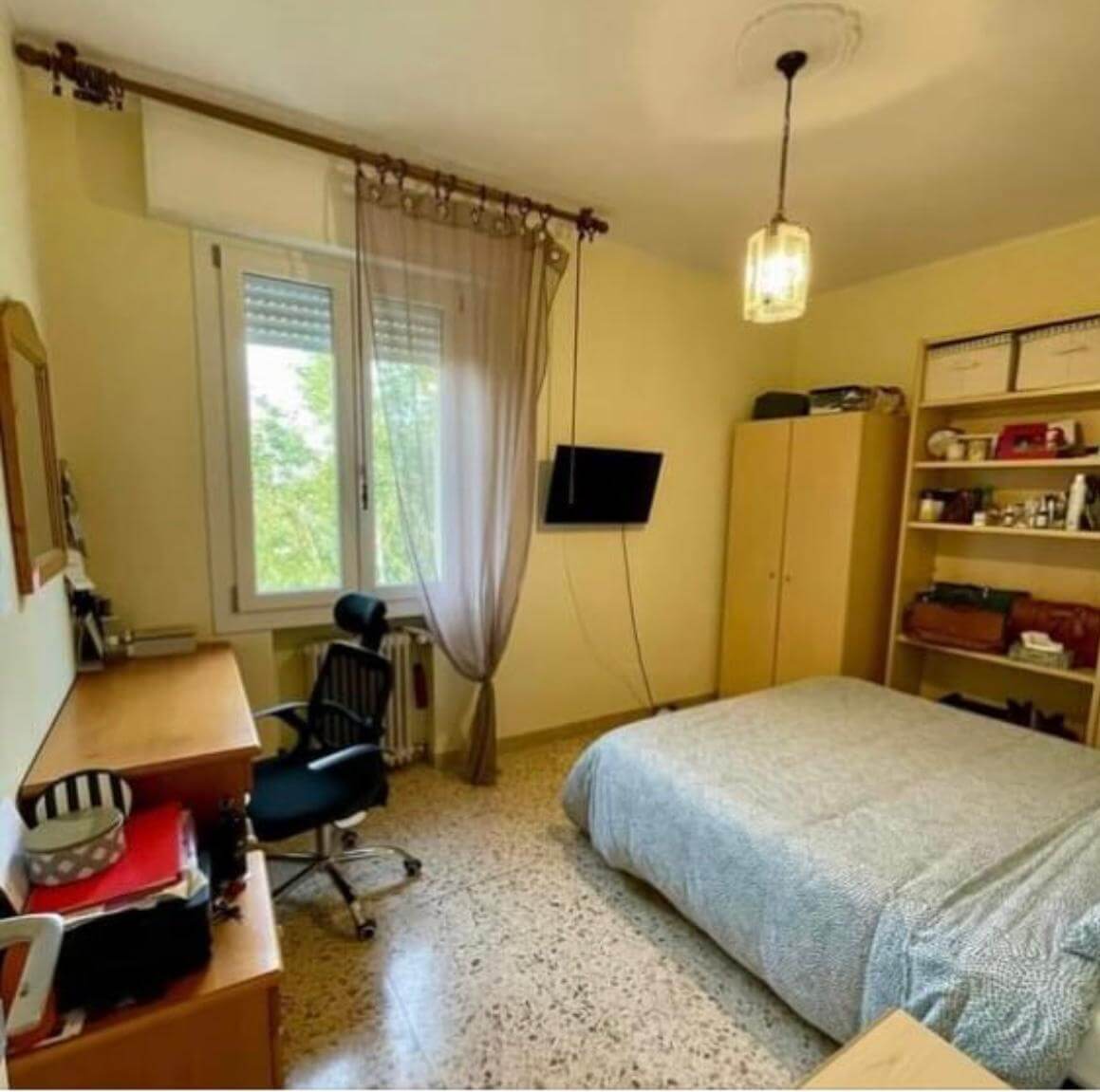 Affitto ampia camera matrimoniale a Modena in via Gramsci